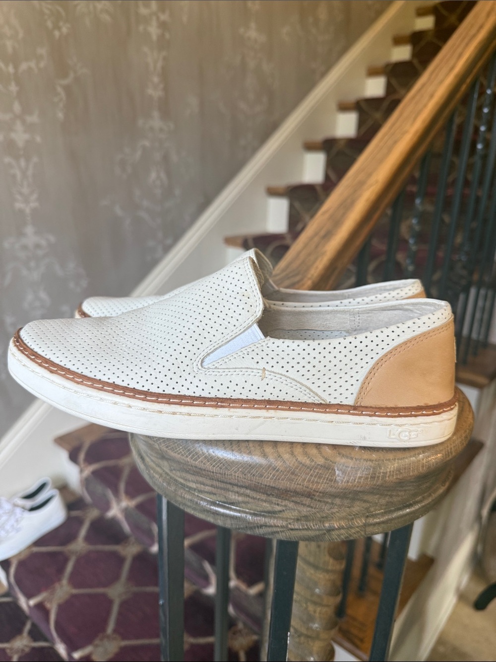 UGG ADLEY PERF WHITE slip on sneaker women’s size 8 preowned good condition - Picture 2 of 14